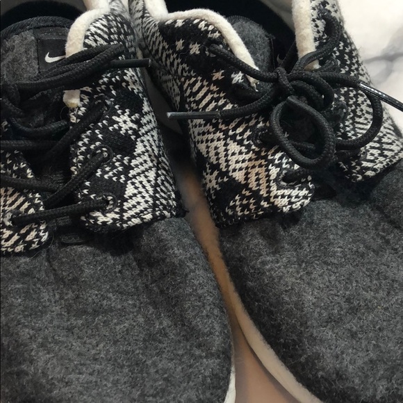 Women’s Nike Fleece Roshe - Picture 4 of 8